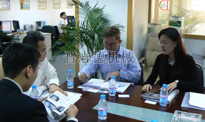 德國(guó)送料機(jī)客戶來(lái)訪 德國(guó)送料機(jī)客戶來(lái)訪