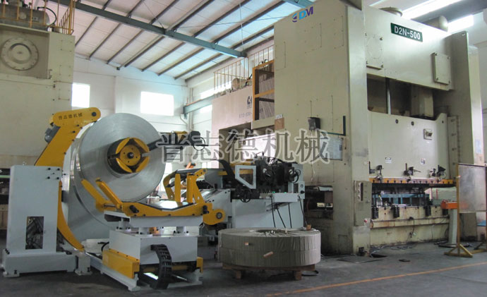 強(qiáng)力型厚板三合一送料機(jī)