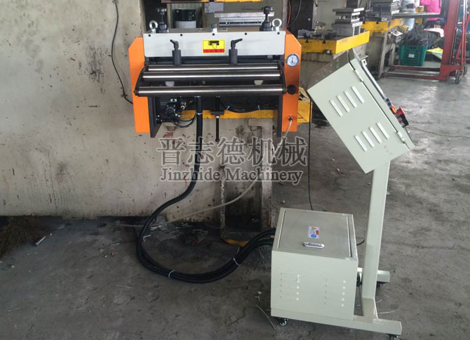 氣動NC伺服送料機(jī)