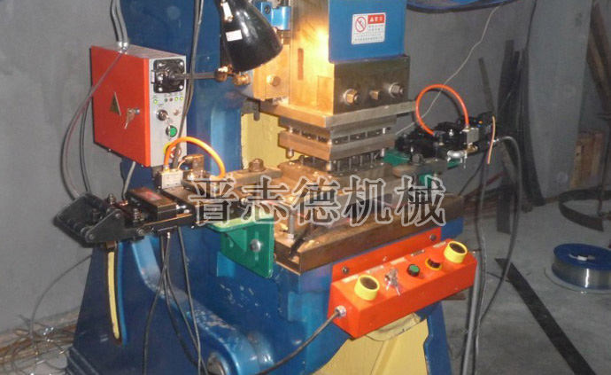 氣動(dòng)送料機(jī)送料與拉料