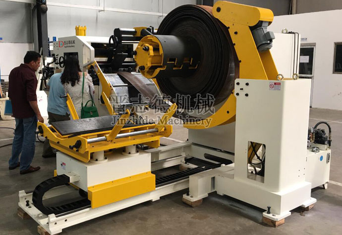 印尼客戶(hù)驗(yàn)收三合一送料機(jī)