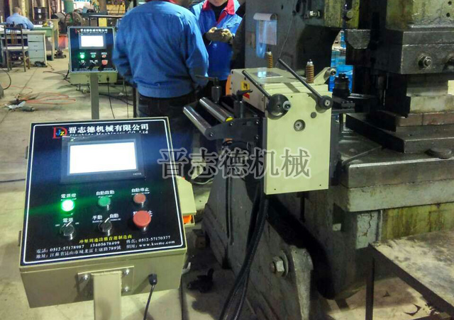 伺服送料機(jī)擋料寬度調(diào)整 伺服送料機(jī)擋料寬度調(diào)整