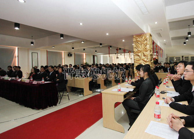 高張力三合一送料機培訓現(xiàn)場