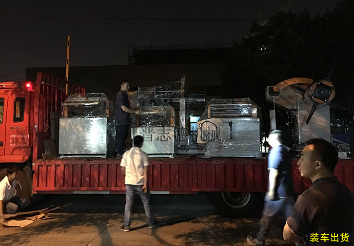 伺服送料機裝車出貨 伺服送料機裝車出貨